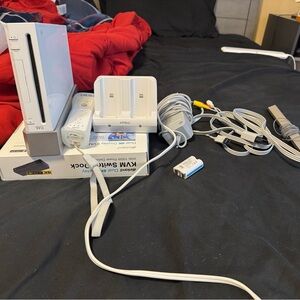 Nintendo Wii Console Bundle w/ Remote, Sensor Bar, Cables & Nyko Charging Dock